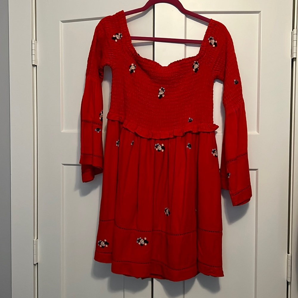 FREE PEOPLE! Worn once red flare sleeves summer dress